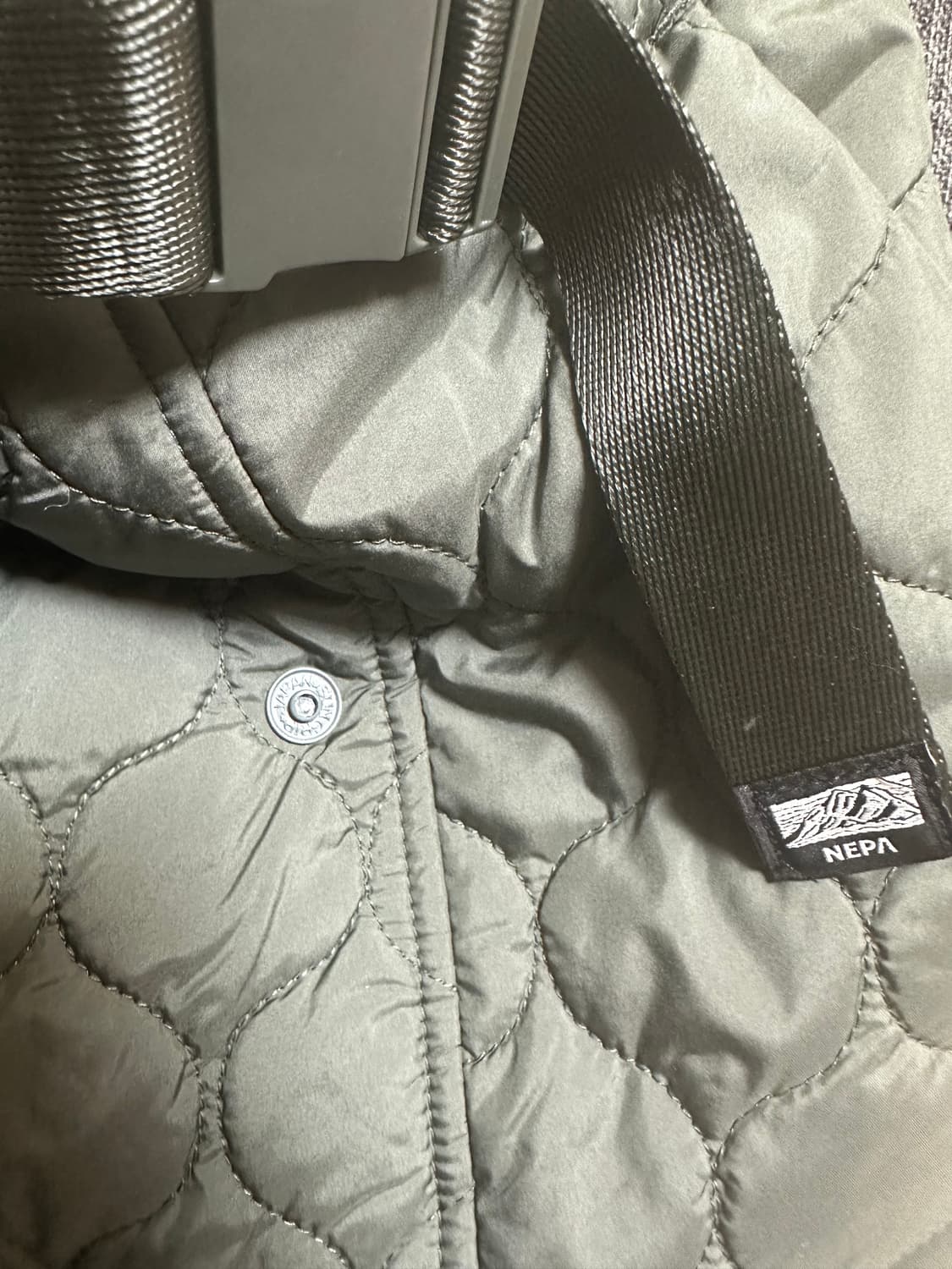 네파카키색 퀼팅 패딩랩 스커트 상품이미지9