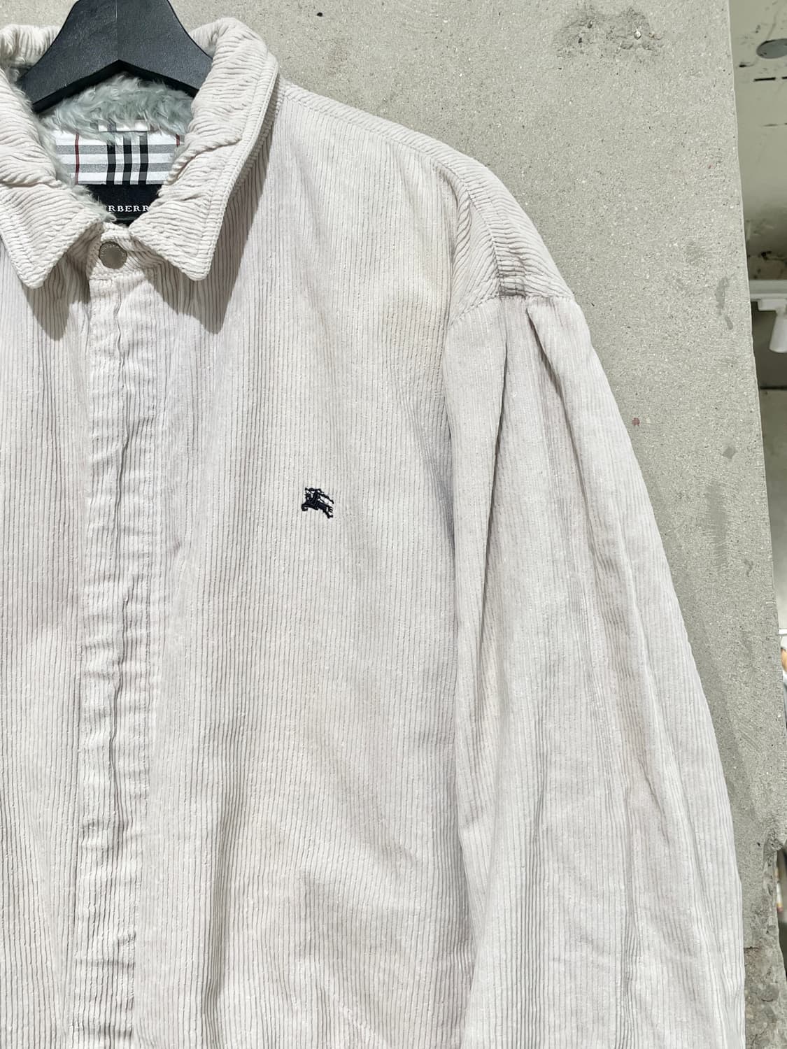 버버리 블랙라벨 오프 화이트 마이크로 기마로고 코듀로이 자켓 상품이미지3