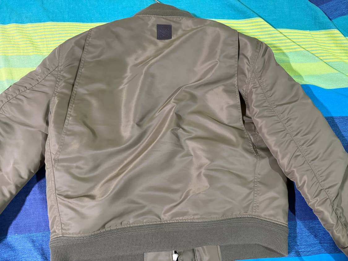 로에베 Ma-1 봄버 자켓 카키색 팝니다 상품이미지2