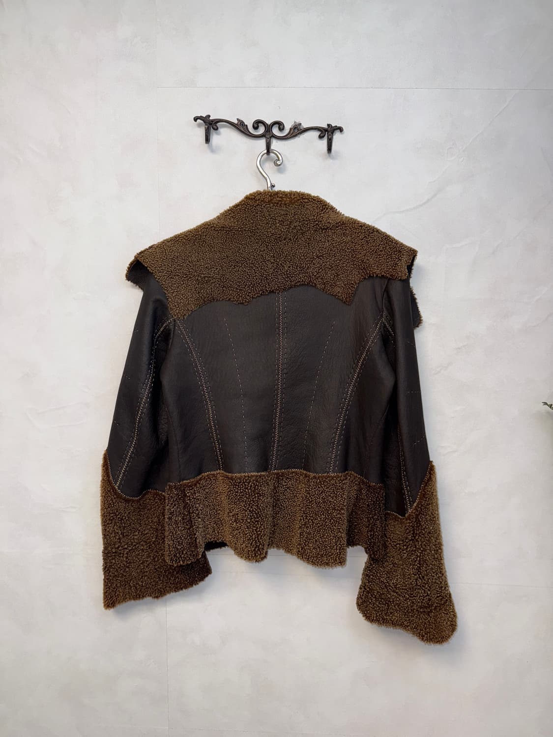 Dark brown lamb skin fur wide collar 무스탕 상품이미지3