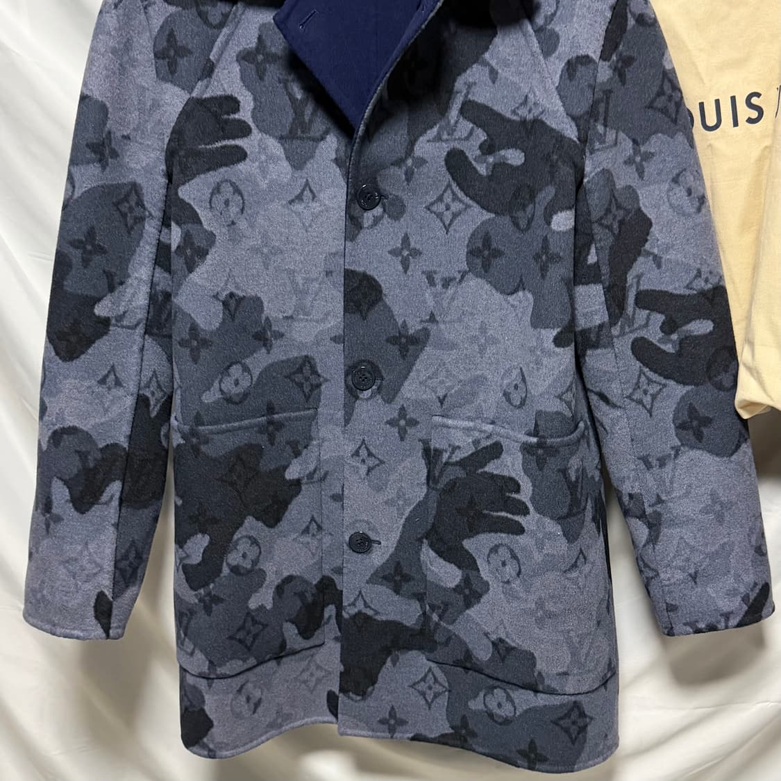 [S+급/50] 루이비통 모노그램 리버서블 카모 코트 상품이미지3