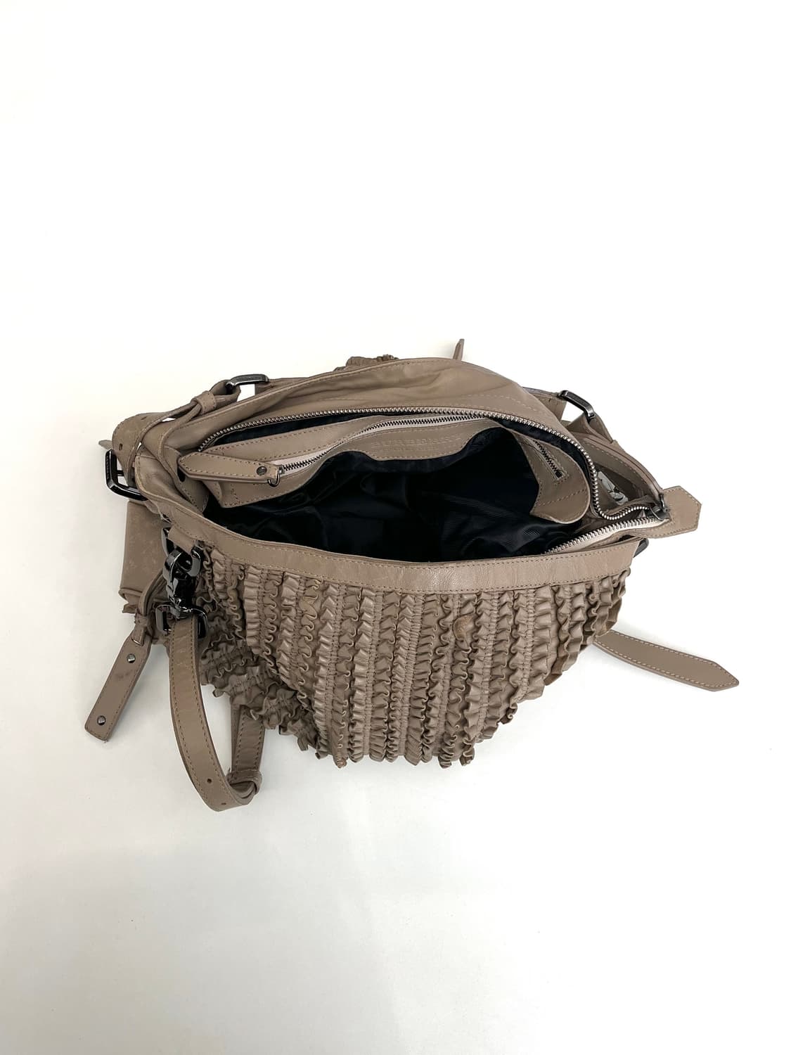 버버리 프로섬 아카이브 플라워 셔링 레더백 상품이미지7