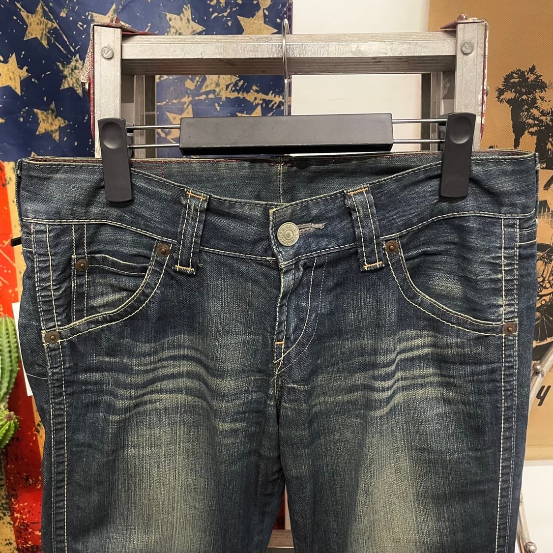 00s Levis 리바이스 제팬 라인 캣브러쉬 워싱 부츠컷 데님 팬츠  상품이미지3