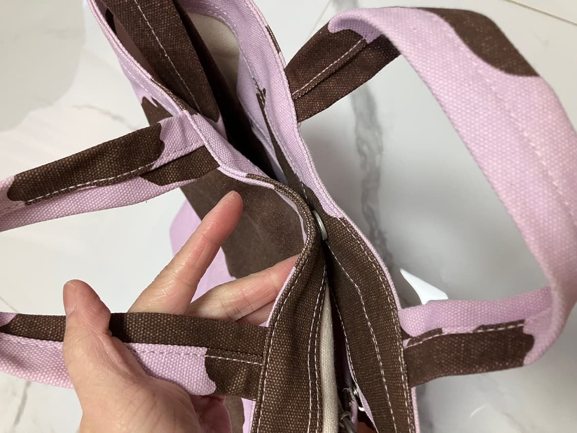 (희귀) baggu 바쿠 덕백 UO 한정판 캔버스 핑크 카우 패턴 숄더백 상품이미지6