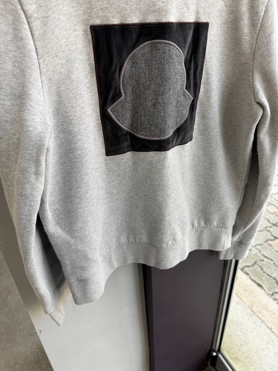 M/ 몽클레어 벨벳 고스트 로고 기모 맨투맨 상품이미지5