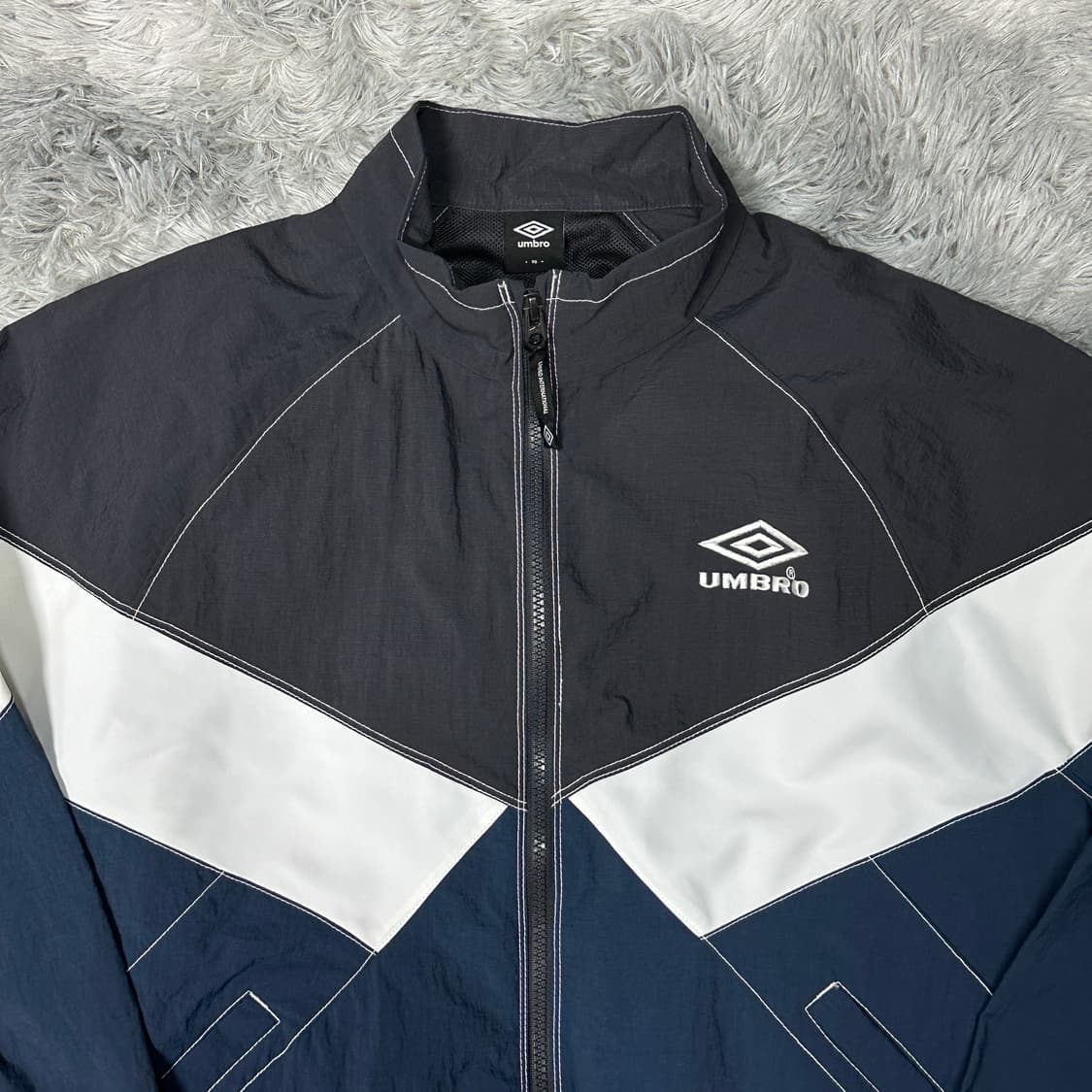 엄브로 신형 빅로고 우븐 바람막이자켓 s 상품이미지2