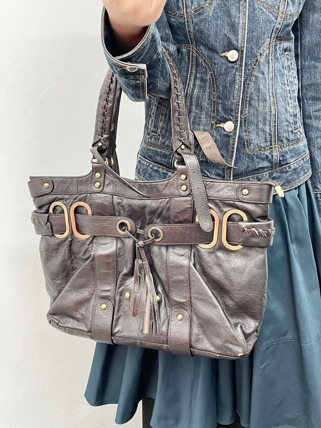 브라운 y2k 스터드 태슬 숄더백 상품이미지4