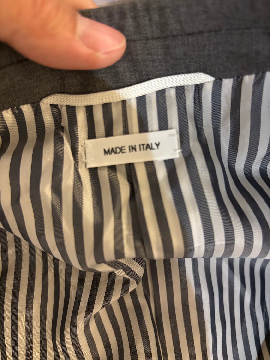 톰브라운 클래식 수트 0 사이즈 팝니다 상품이미지8