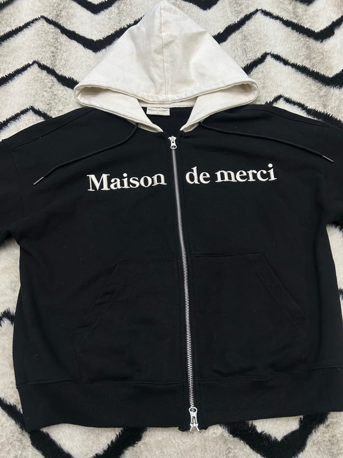 [L]패블러스아카이브 엠보로고 크롭 후드집업 상품이미지3