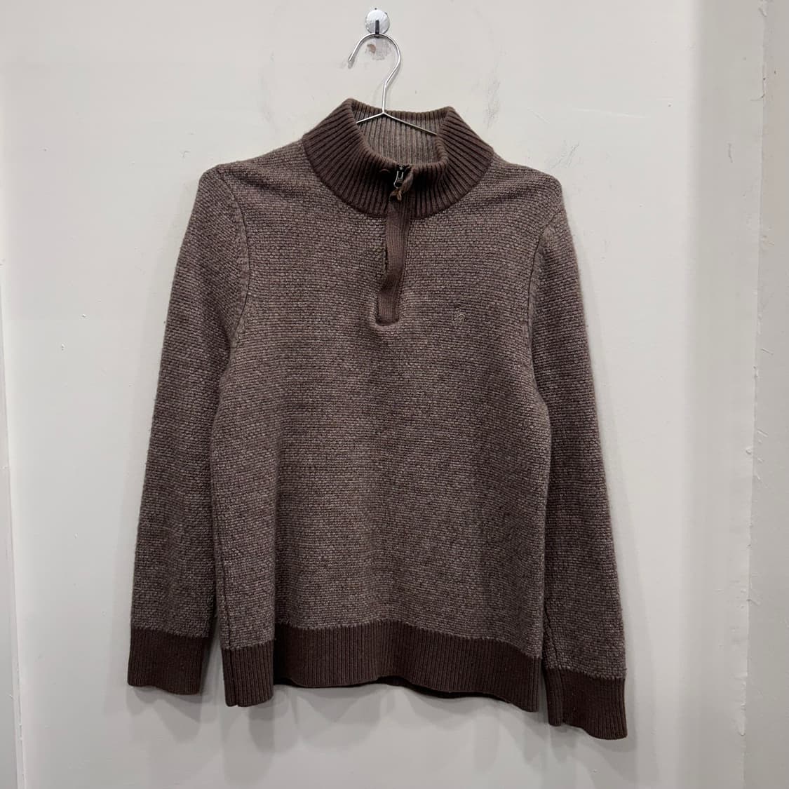 헤지스 스몰로고 울 부클 하이넥 니트 상품이미지2