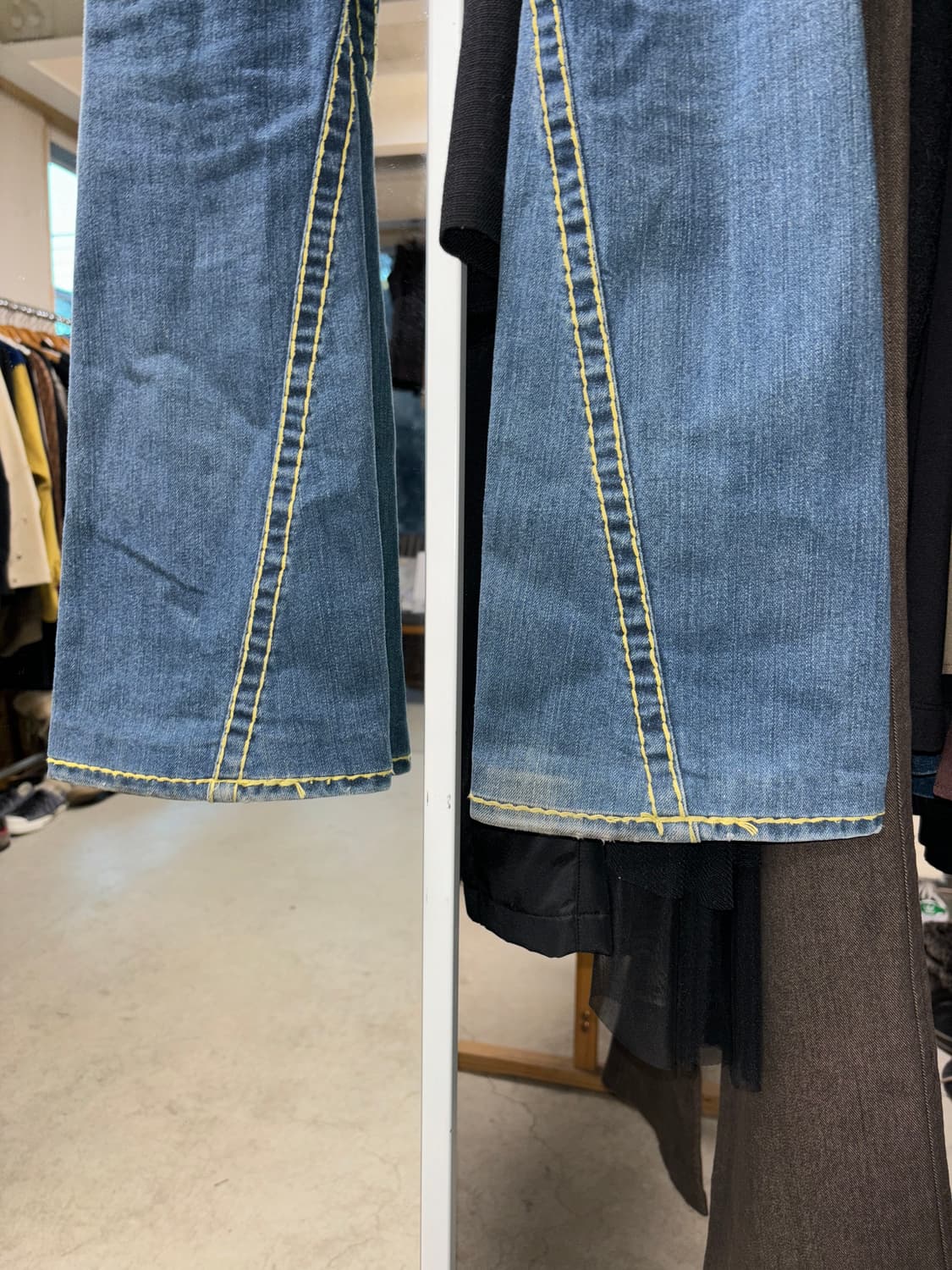 트루릴리전 부츠컷 데님팬츠 상품이미지4