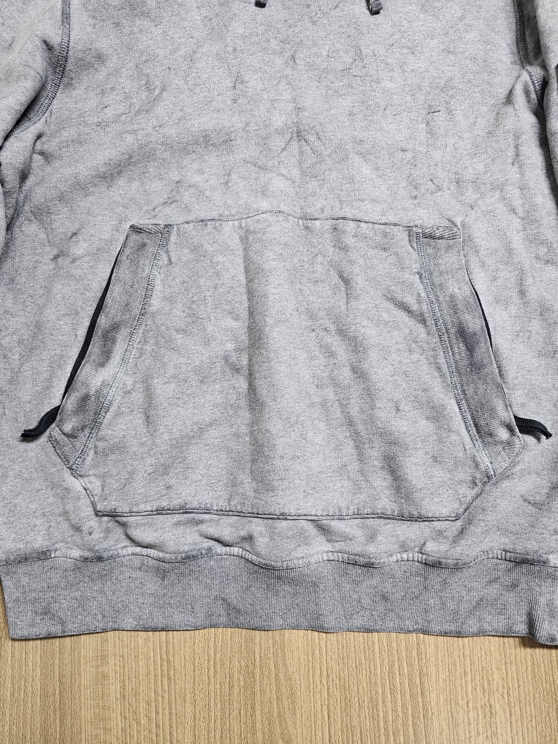 스톤아일랜드 더스트 컬러 트리트먼트 후드티 상품이미지3