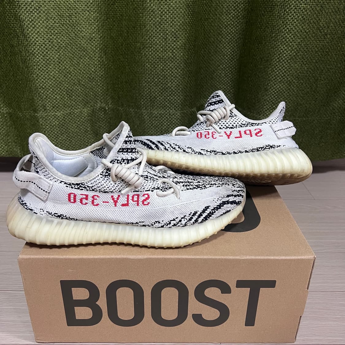 아디다스 이지 부스트 350 V2 지브라 2022/2023 상품이미지1