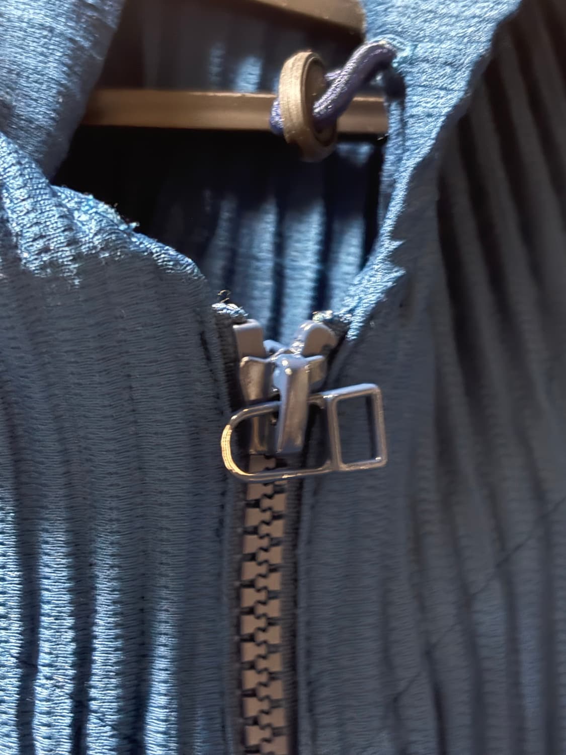 옴므플리세 후드집업 블루 2사이즈 상품이미지3