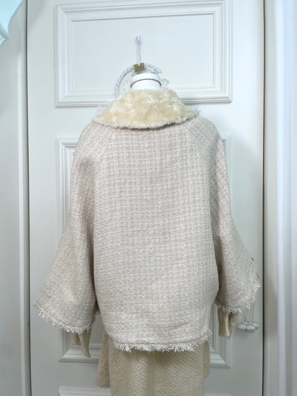 pink ivory glitter tweed fur cape 상품이미지5