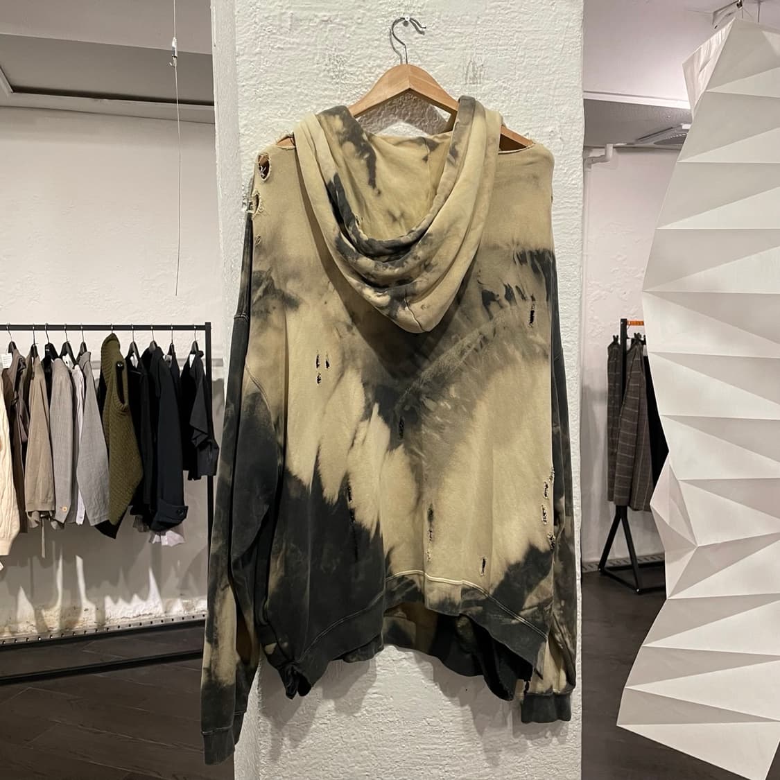 알썰틴(R13) 디스트레스드 오버사이즈 후드티셔츠 상품이미지4