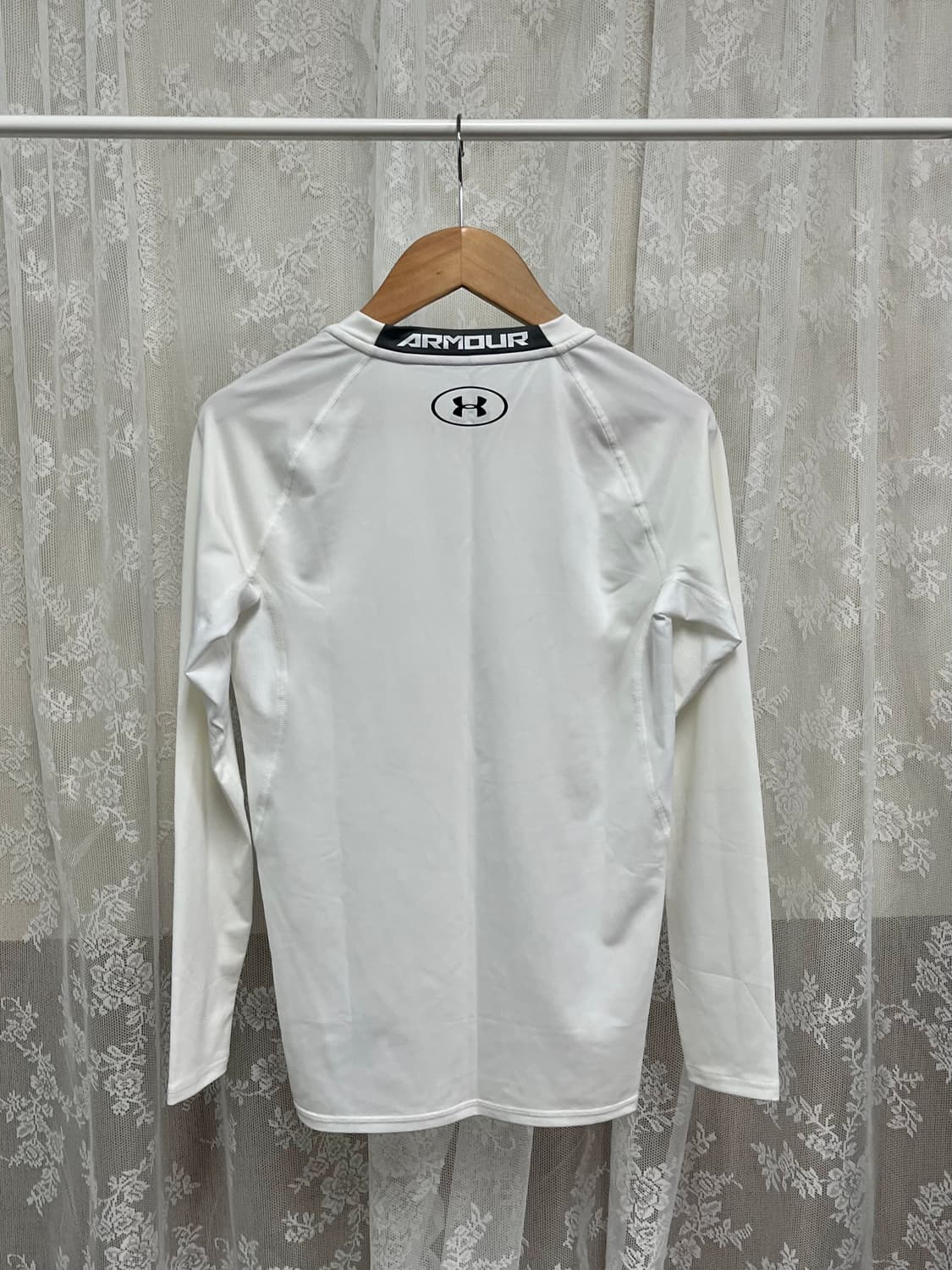 M) 언더아머 여성 기능성 긴팔 티셔츠 아이보리 상품이미지3