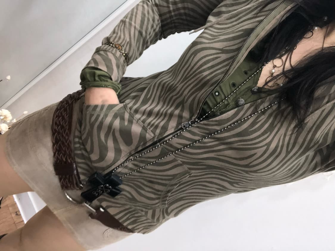 khaki zebra pattern hooded zip up 상품이미지1