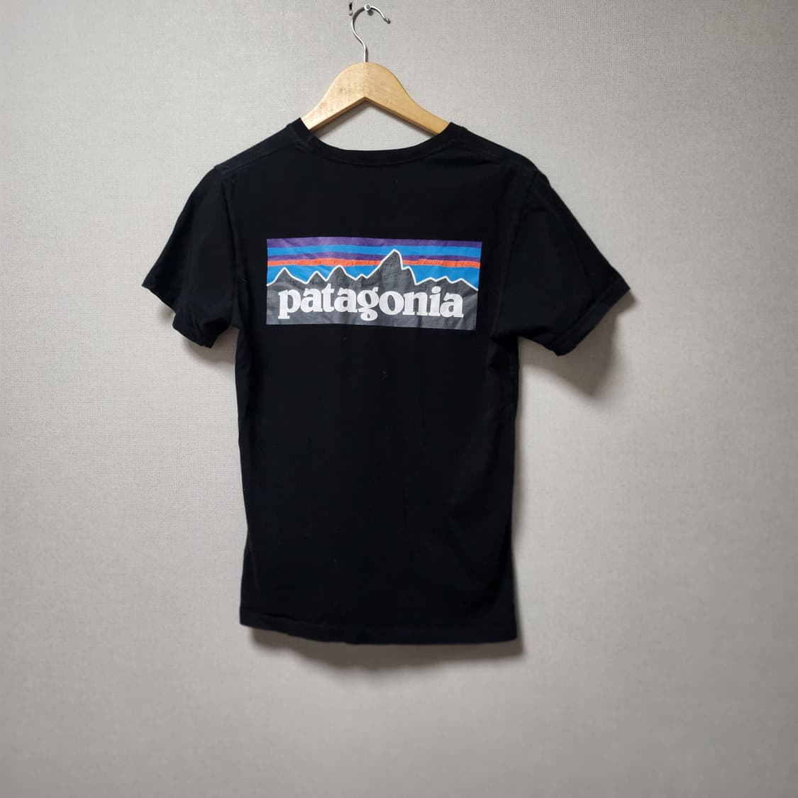 [S] 파타고니아 블랙 반팔 티셔츠 상품이미지1