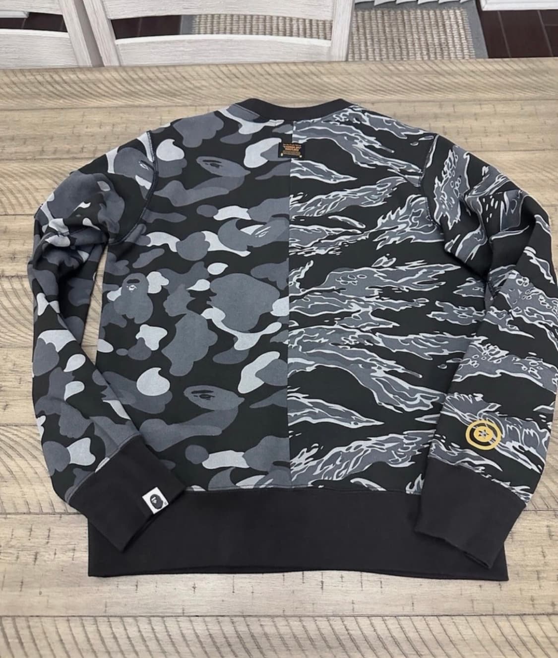 베이프 맨투맨 상품이미지3