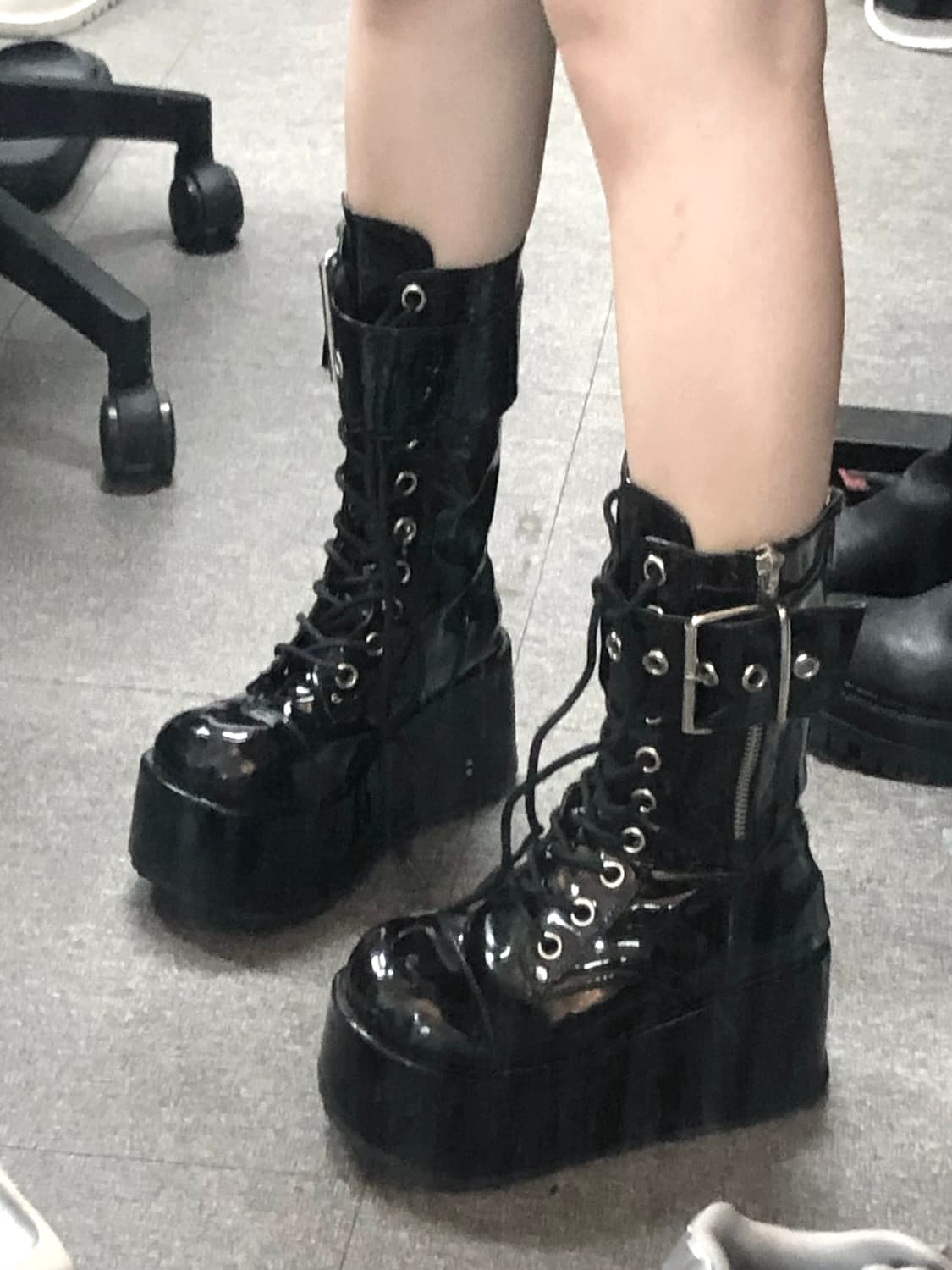 [245-250] 데모니아 perol 150 버클 에나멜 통굽 부츠 상품이미지7