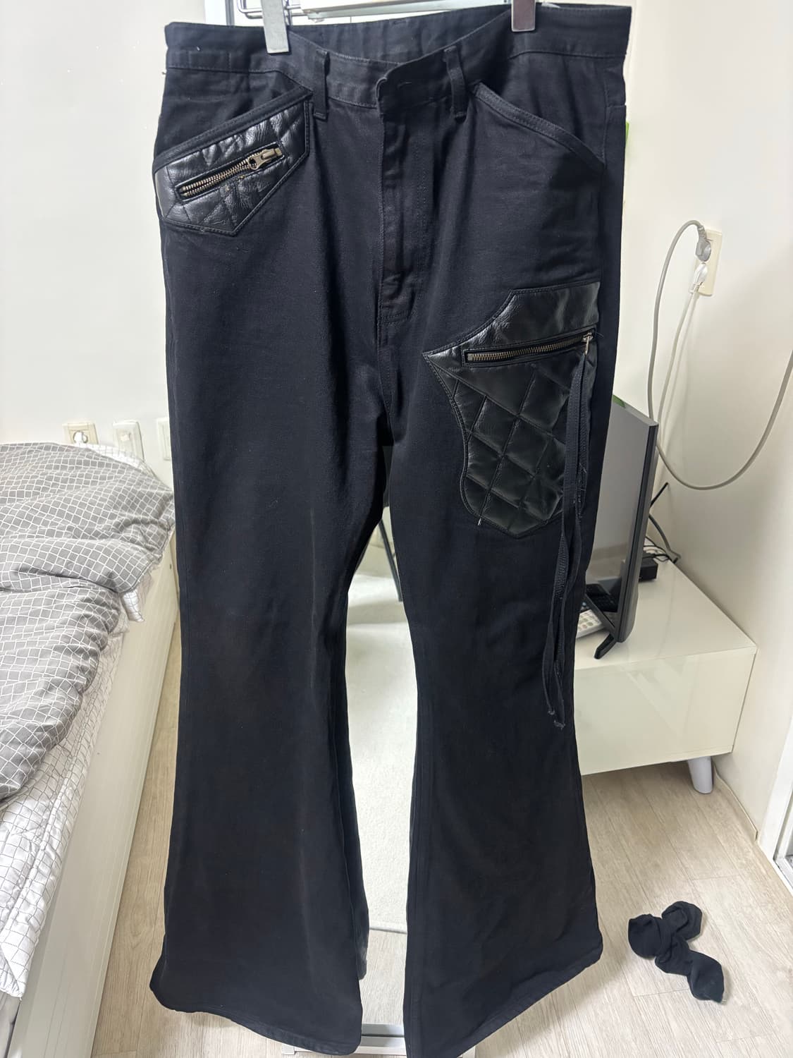 에모스텐스클럽 레더 패치 플레어드 진 2 상품이미지2