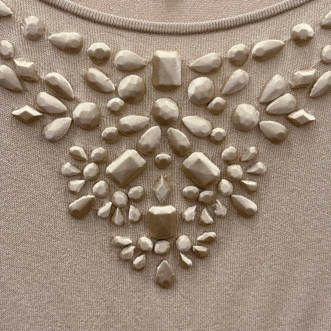 에스카다 비즈 장식 라운드넥 반팔 니트 플라워 패턴 디테일 베이지 상품이미지6