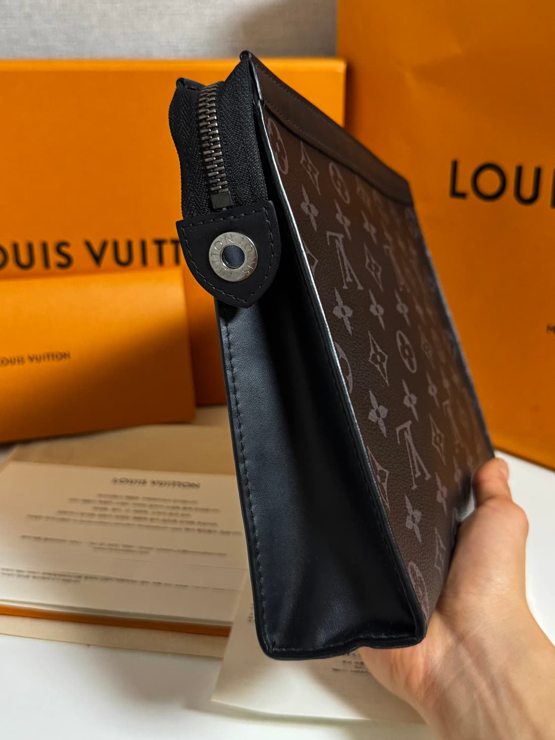 [당일배송/새상품급] 루이비통 포쉐트 보야주 MM 블랙 클러치백 상품이미지4