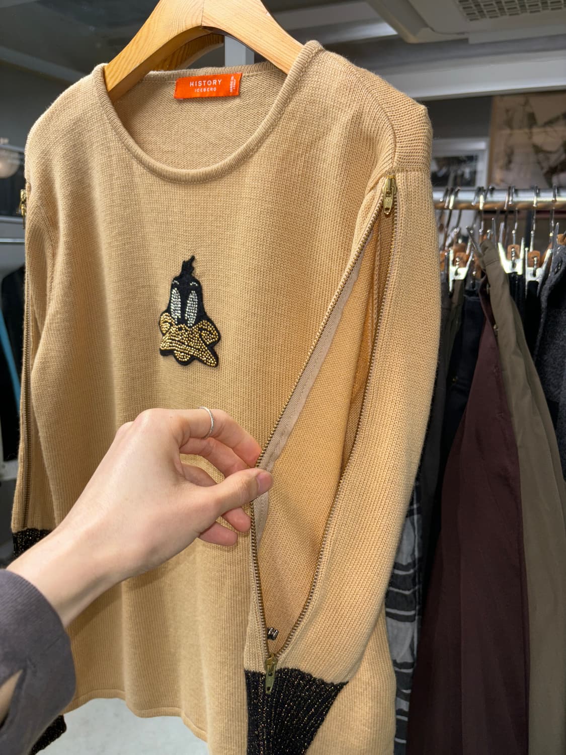 아이스버그 루니툰즈 대피 덕 니트 상품이미지4