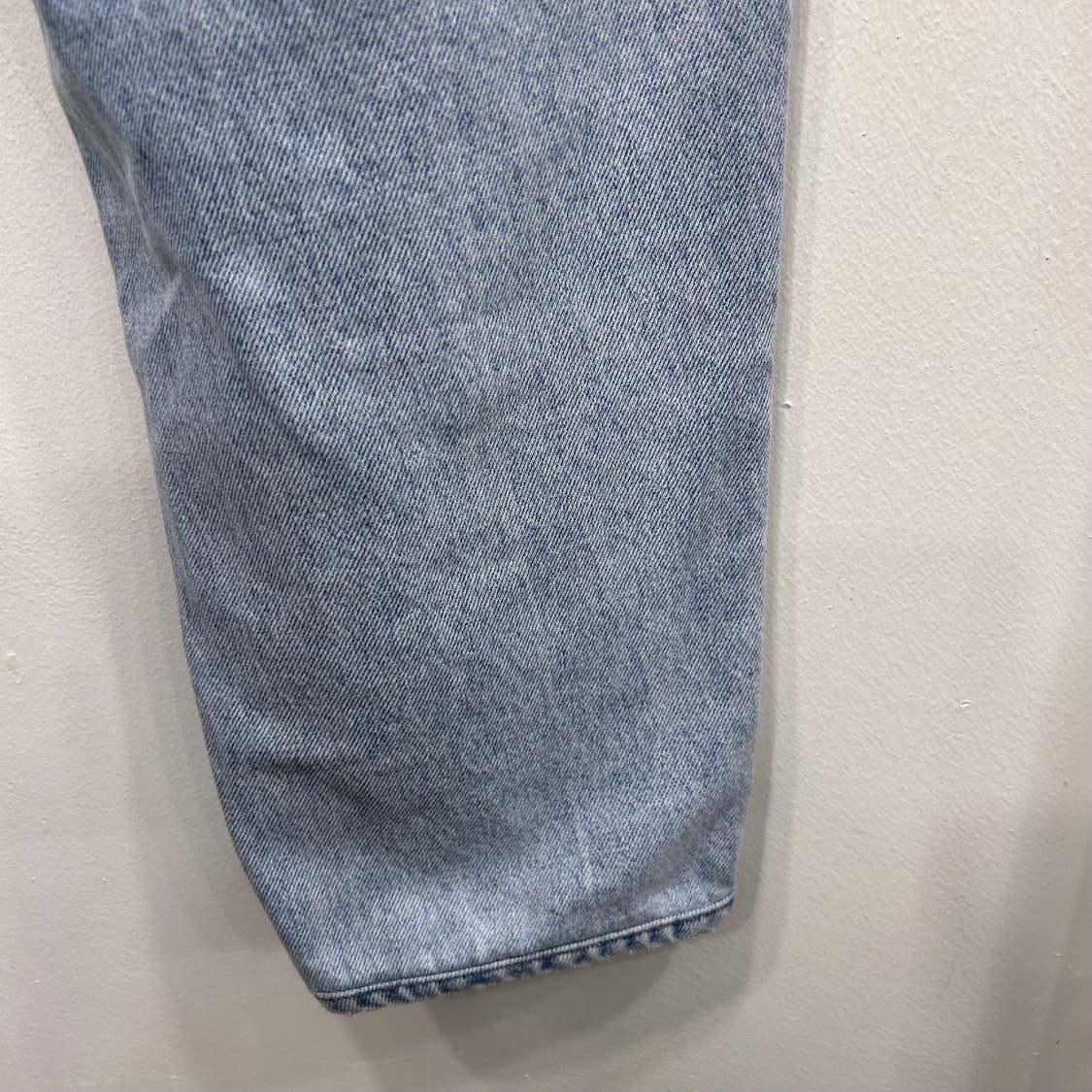 더 바넷 테이퍼드핏 연청 데님팬츠 상품이미지4