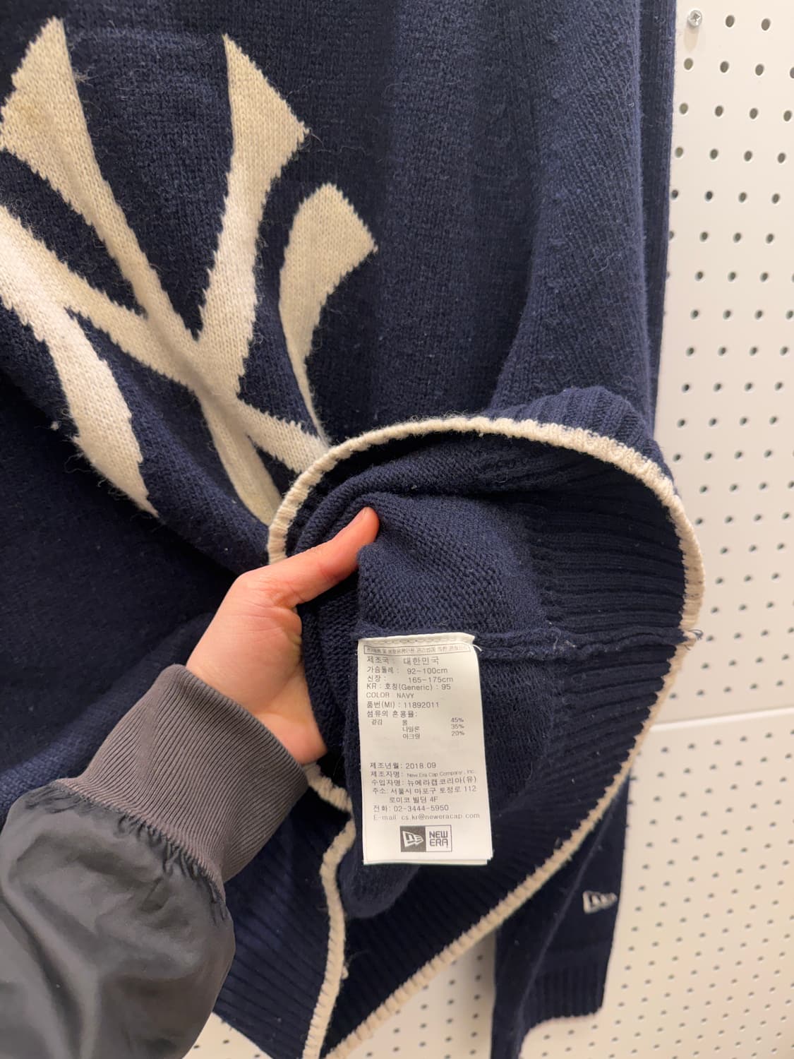 뉴에라 뉴욕 양키스 빅로고 니트 스웨터 네이비 U396 상품이미지4