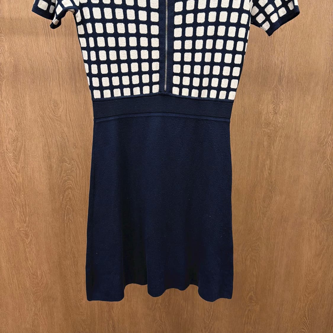 막스마라 니트 롱원피스 반팔 카라 집업 스퀘어 체크 패턴 디테일 네이비 상품이미지5