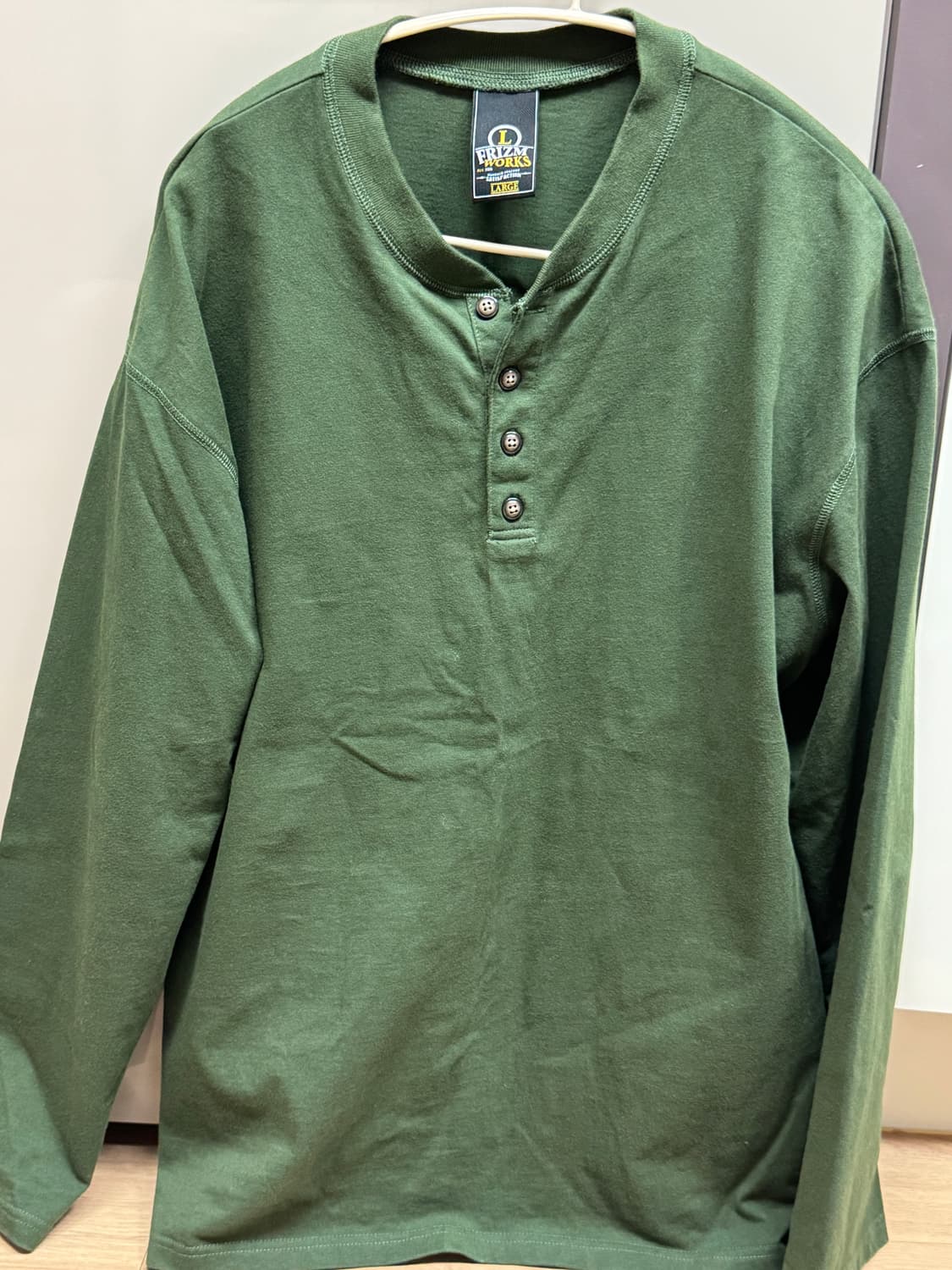 프리즘웍스 레귤러 헨리넥 올리브 L사이즈 상품이미지1