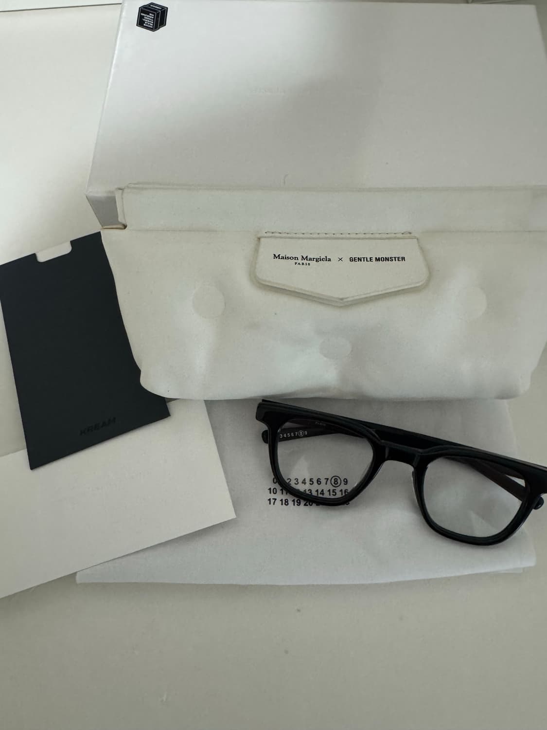 젠틀몬스터x메종 마르지엘라 안경 MM010 블랙 색상 상품이미지1