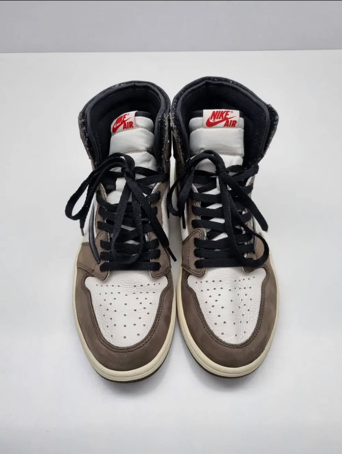 나이키 x 트래비스 스캇 에어 조던 1 하이 OG 상품이미지2