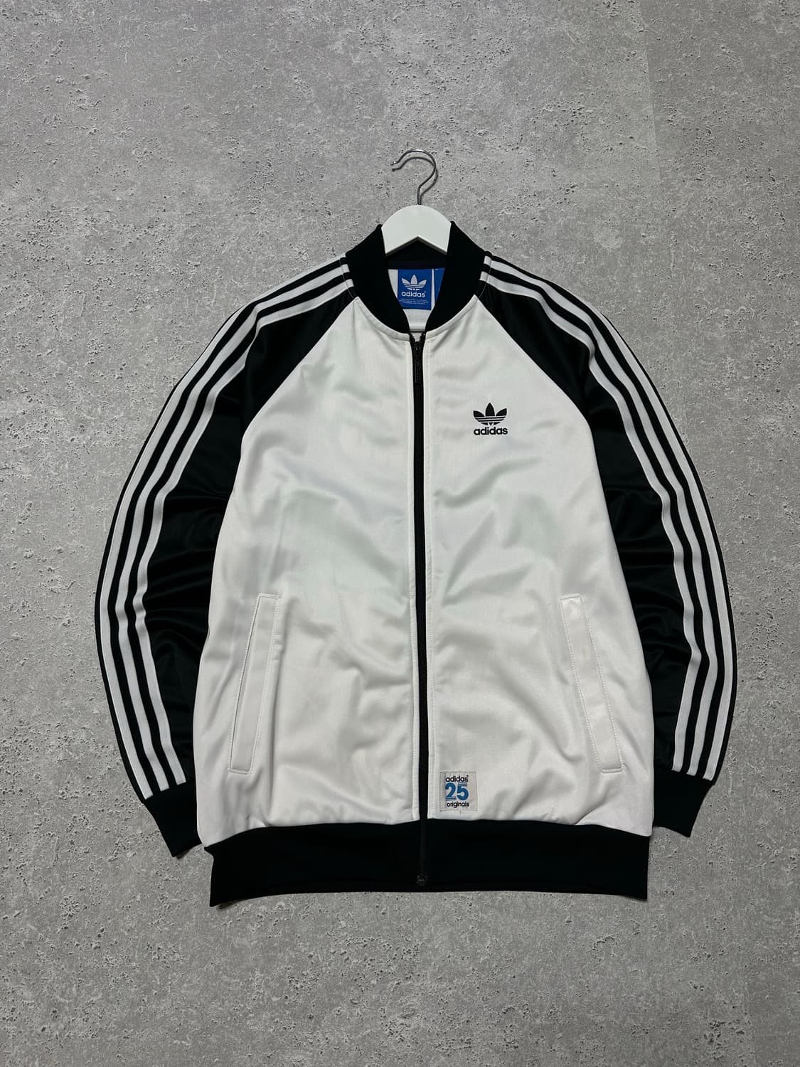 아디다스 니고 베어 25주년 화이트블랙 트랙탑 상품이미지2