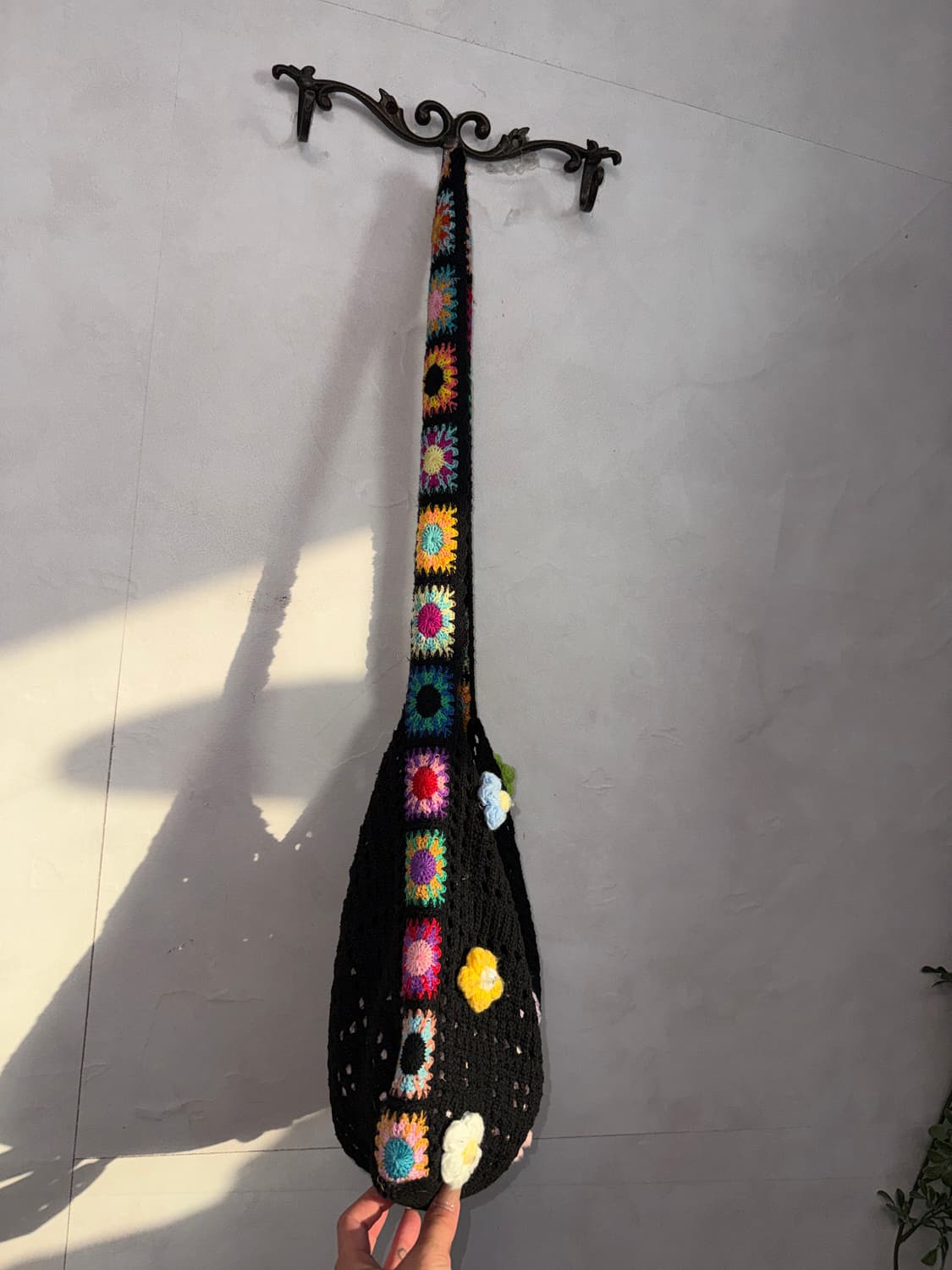 Black multi color flower crochet 크로스백 상품이미지4