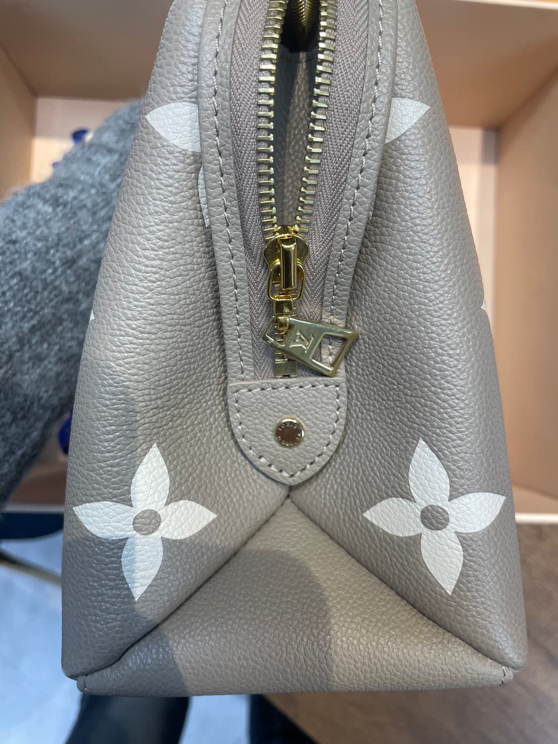 루이비통 모노그램 앙프렝뜨 루미네즈 PM 토트백 상품이미지4