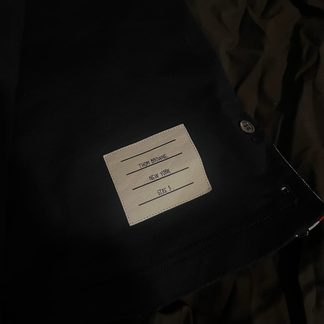 톰브라운 사선 완장 긴팔 티셔츠 상품이미지2