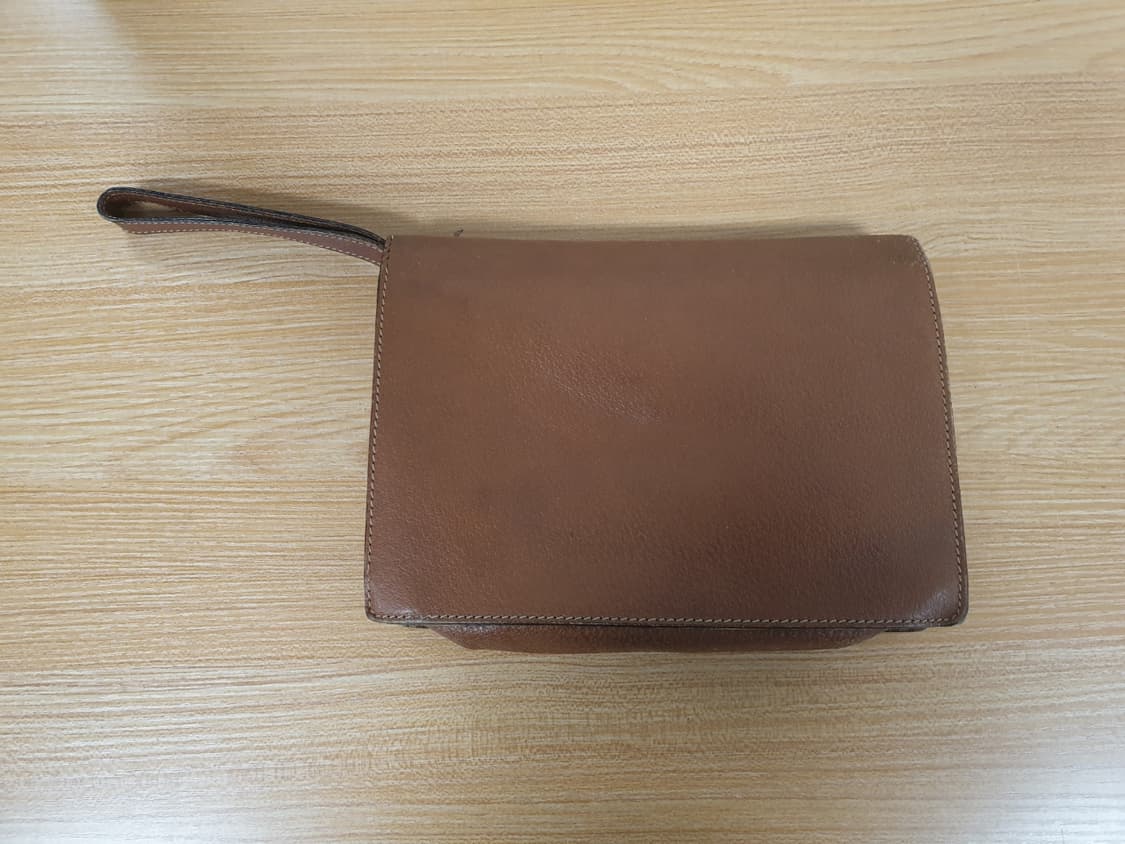 구찌 정품 브라운 레더 세컨 클러치 팝니다 상품이미지2