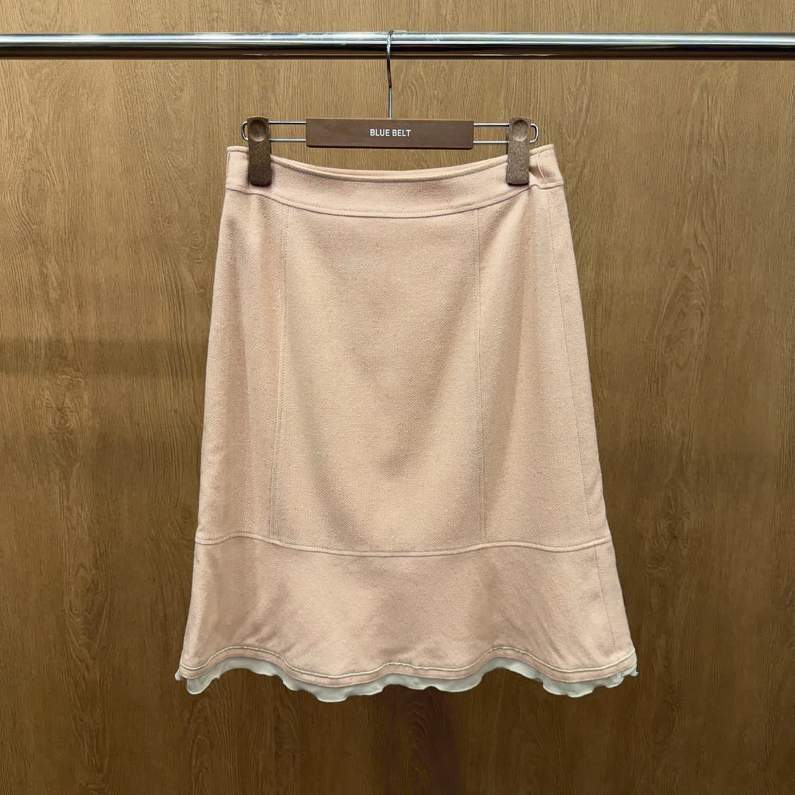 꾸레쥬 미디 스커트 밑단 레이어드 로고 장식 디테일 A라인 핑크 상품이미지3