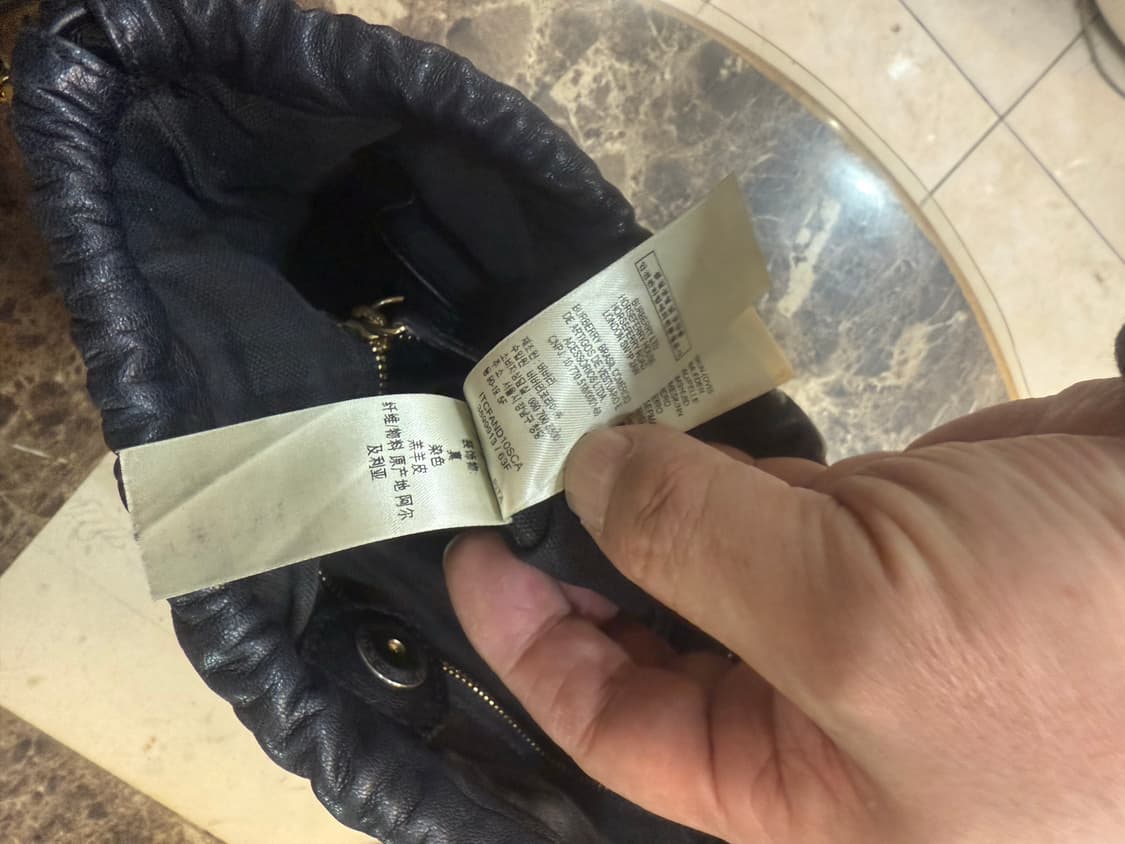 정품 버버리 리틀 크러쉬 버킷 크로스백 팝니다 상품이미지10