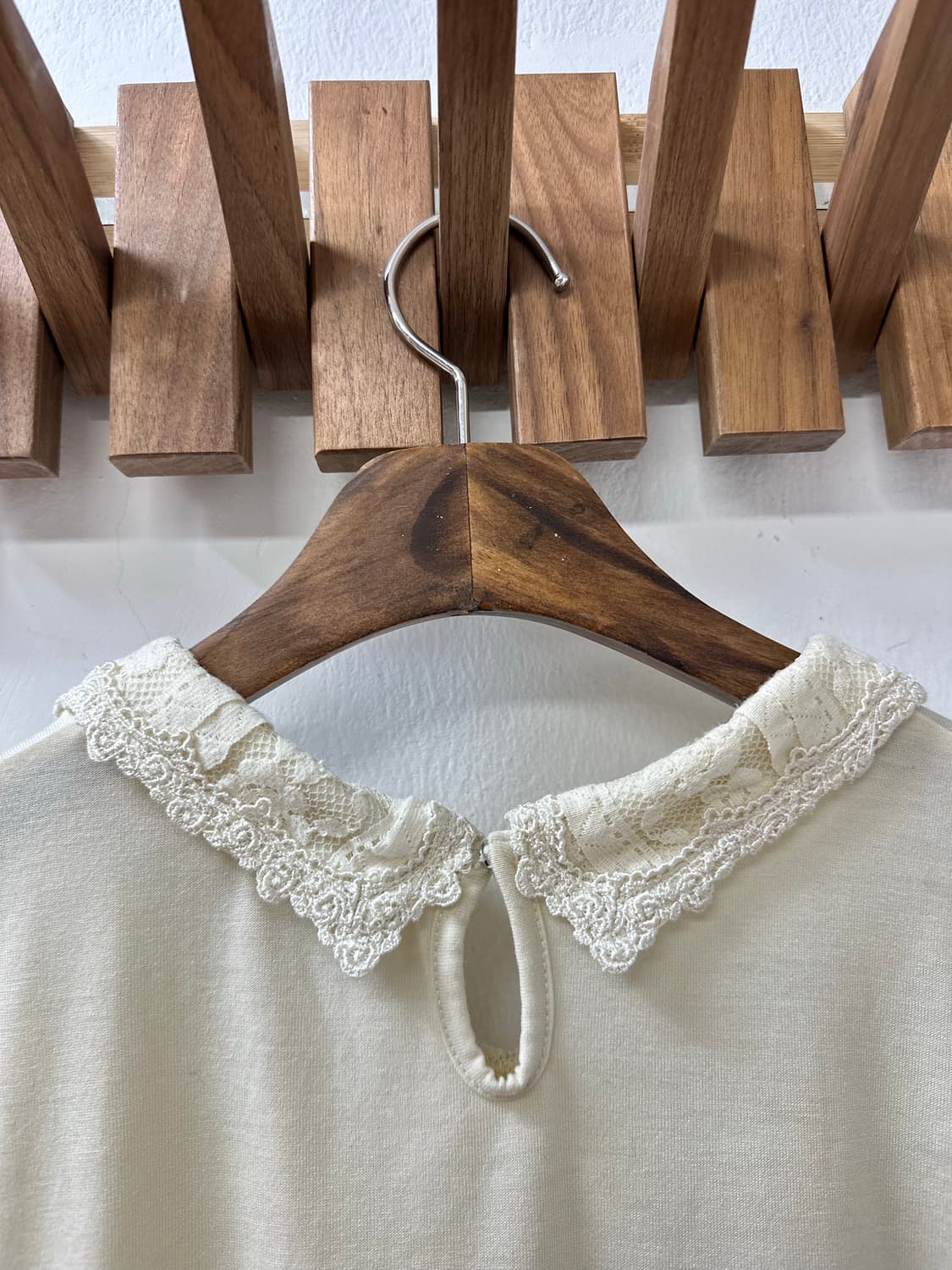 엑시즈팜 Axes Femme 아이보리 레이스 프릴 카라 블라우스 상품이미지6