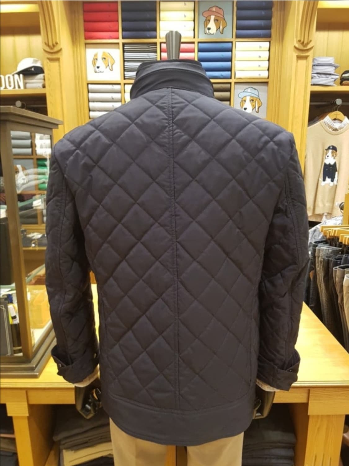 [100]헤지스 육각 퀼팅 하이넥 점퍼 상품이미지2