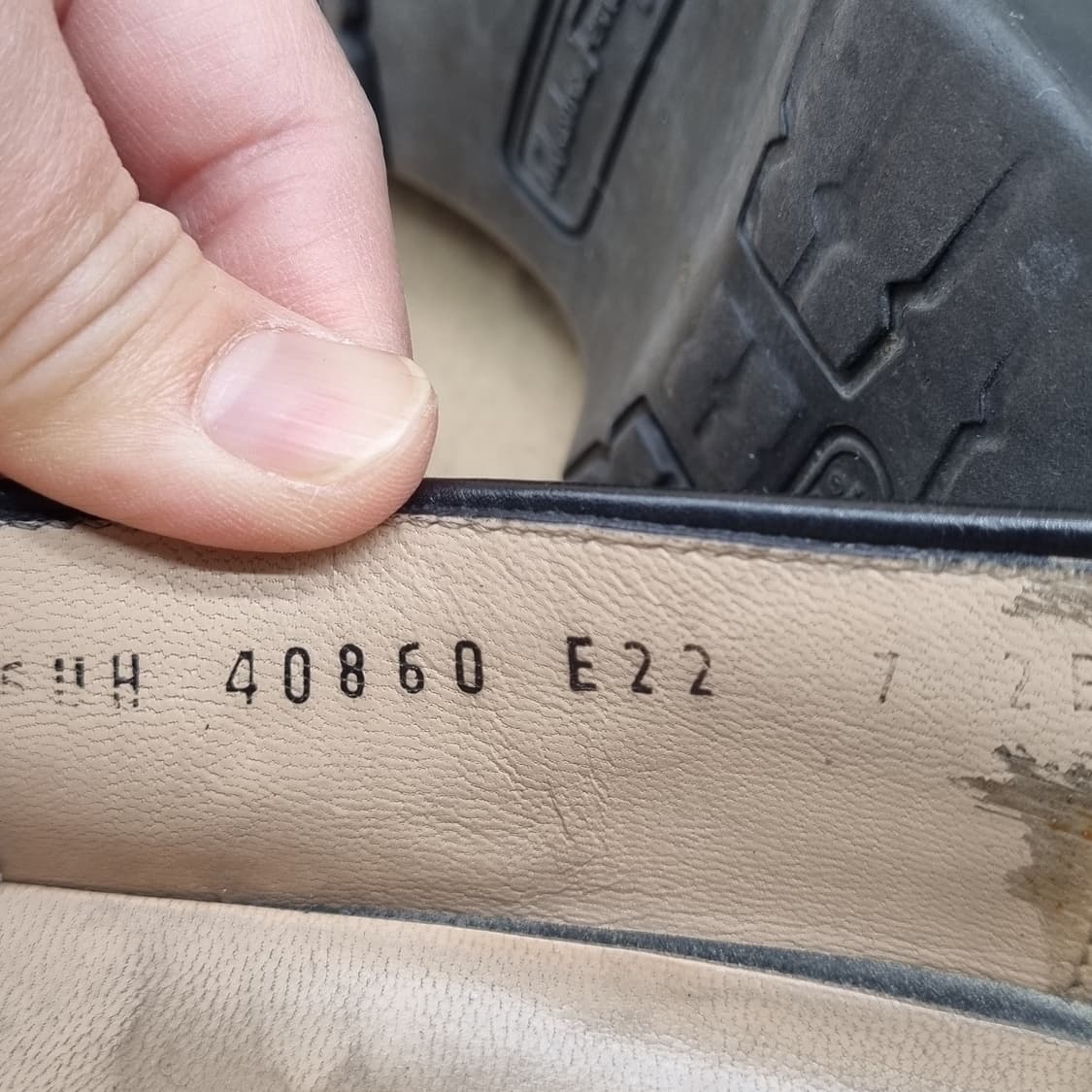 정품 페라가모 남성로퍼 255 상품이미지6