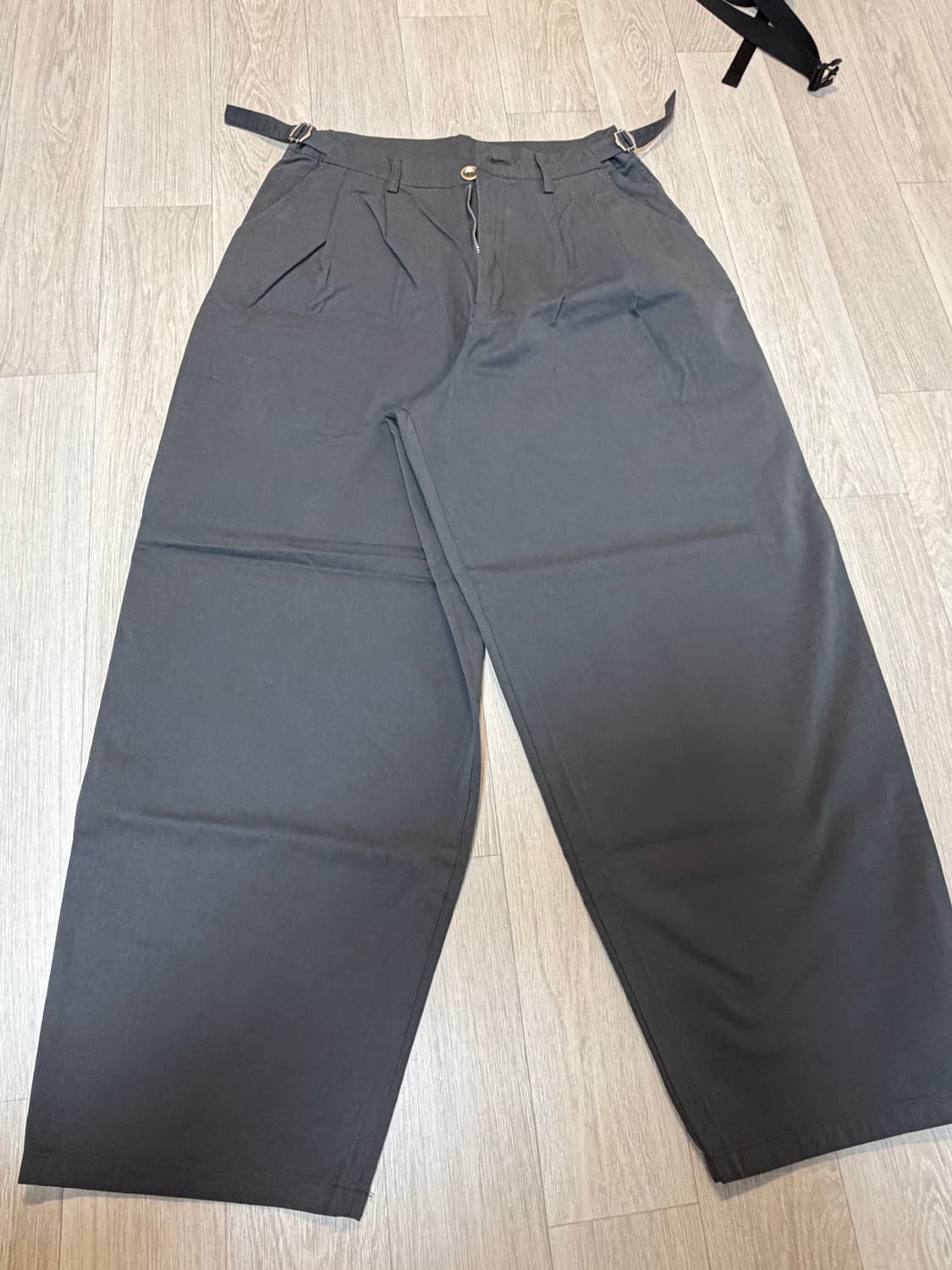 데일리룸 x 후브스 가먼트 워시드 투턱 팬츠 차콜 M 상품이미지3