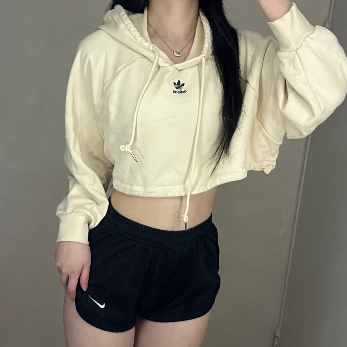 아디다스 불꽃 파이어버드 크롭 후드티 크림아이보리  상품이미지3