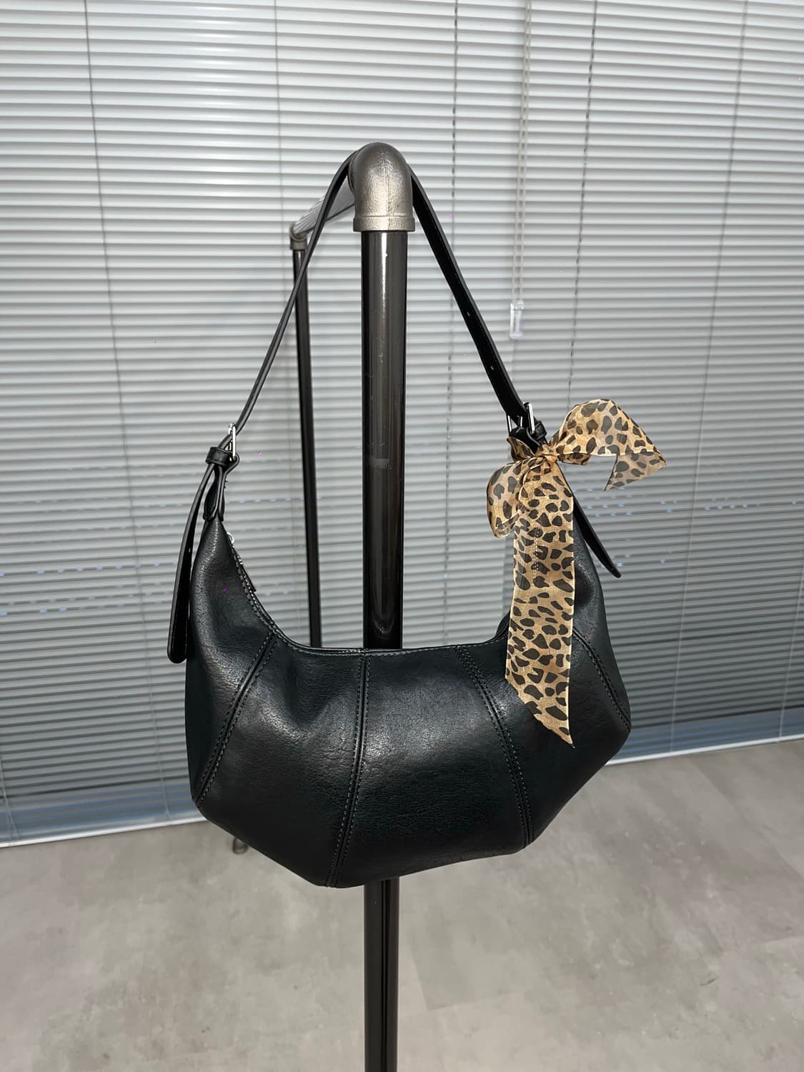 Classic Leather Black Shoulder Bag 상품이미지2