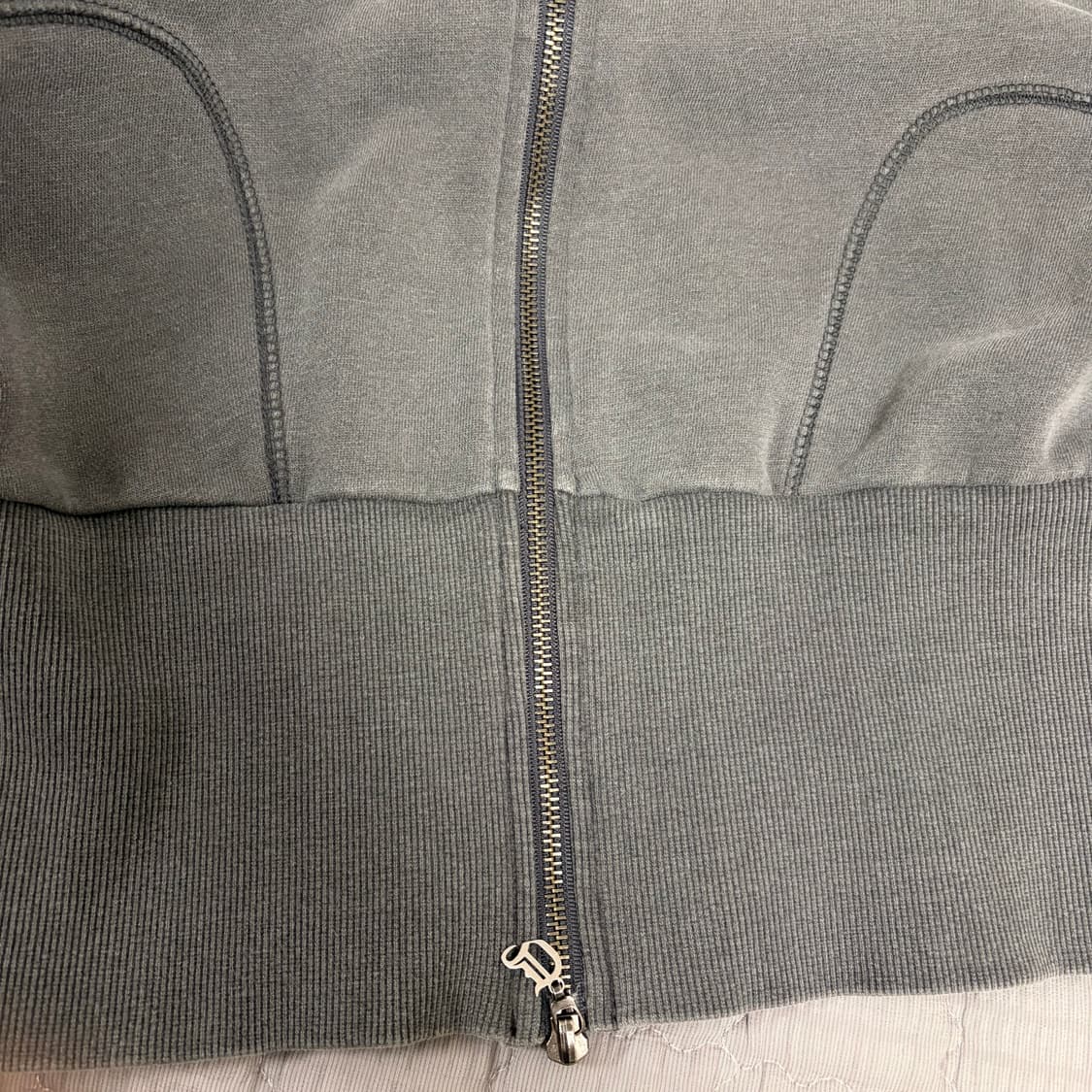 오도어 터틀넥 차콜 집업 상품이미지8