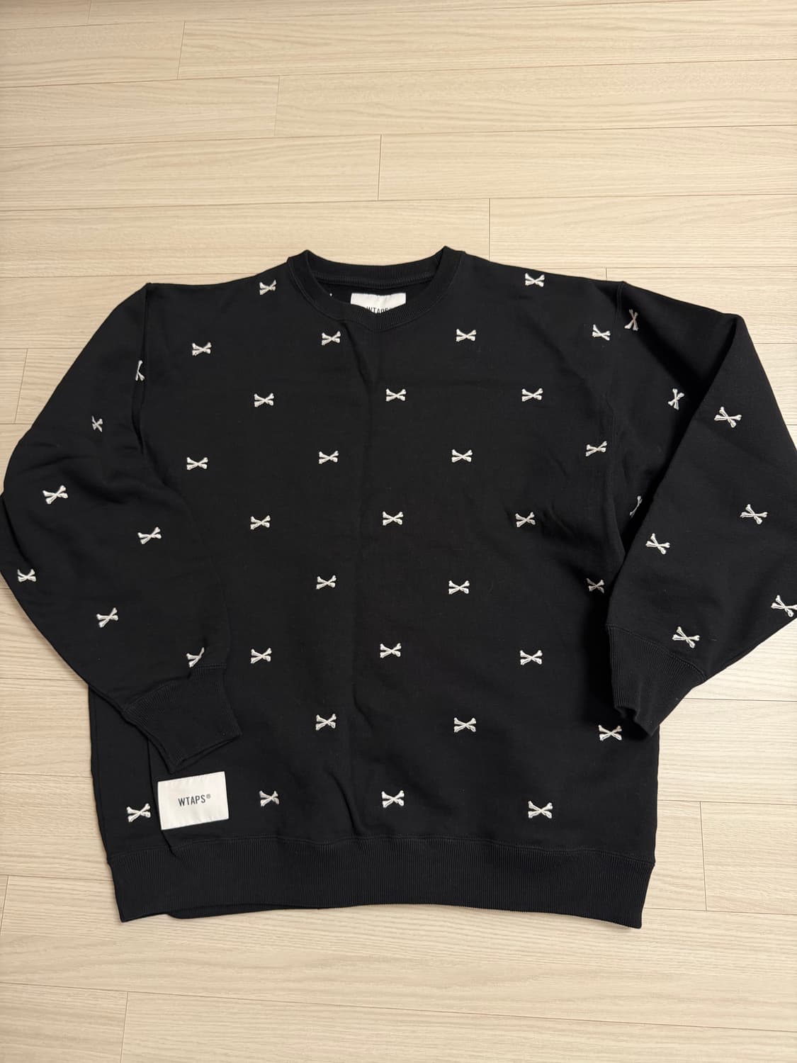 [2] WTAPS 블랙 맨투맨 상품이미지1